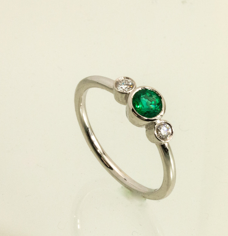 Emerald & Diamond 18kt ring