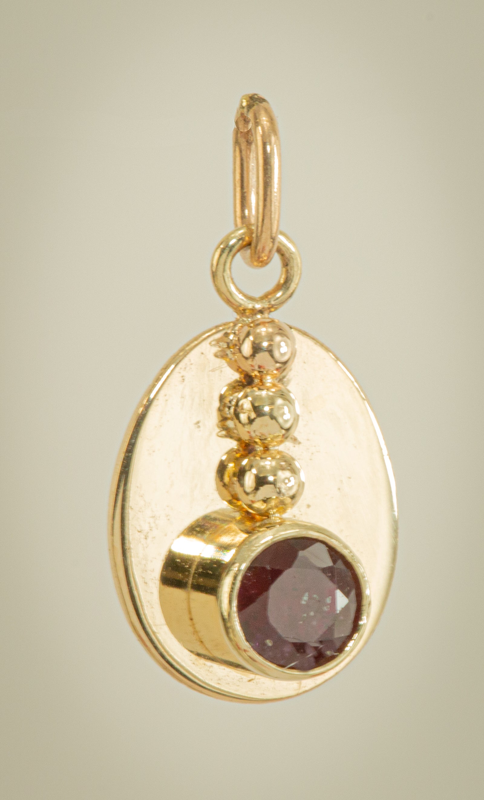 A ruby 14kt Yellow Gold Pendant