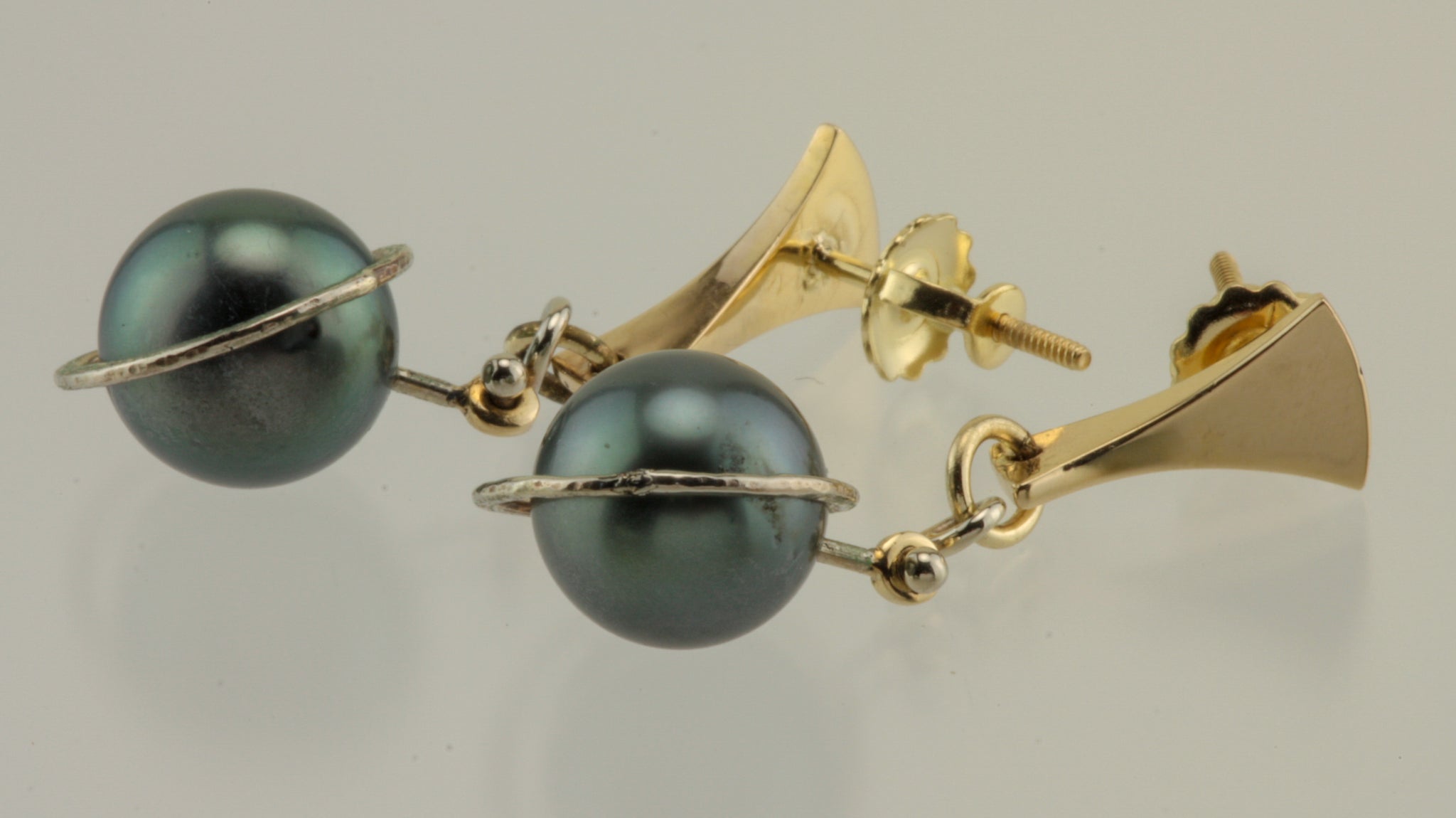 Freshwater Pearl Hoop Earrings 18K Gold Over Sterling Silver Post – Vivi &  Ann