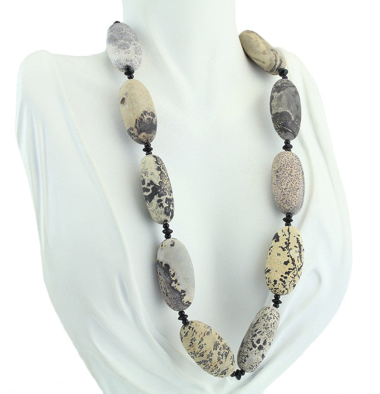 19.5" Porcelanite & Onyx Beaded Necklace